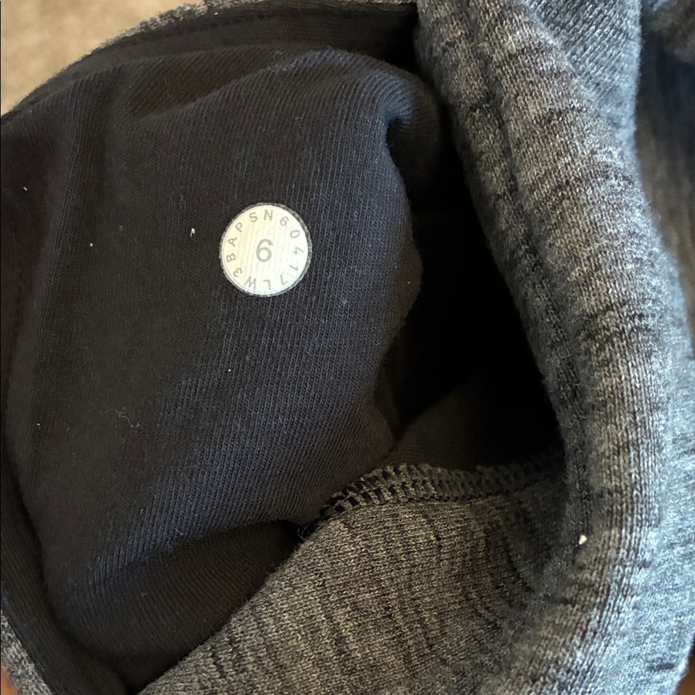 Lululemon gray sweater size 6 - Picture 5 of 5